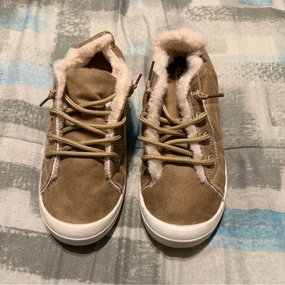 Women's Tan sneakers